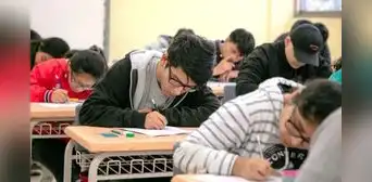 Pronabec deja sin apoyo económico de verano a más de 2.100 becarios de universidades públicas Pronabec deja sin apoyo económico de verano a más de 2.100 becarios de universidades públicas