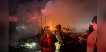 Voraz incendio reduce a cenizas al menos 10 viviendas reconstruidas en el Callao