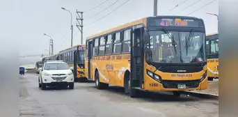 Balean bus de la línea 41 en su paradero final de Villa El Salvador tras extorsiones: choferes suspenden labores Balean bus de la línea 41 en su paradero final de Villa El Salvador tras extorsiones: choferes suspenden labores