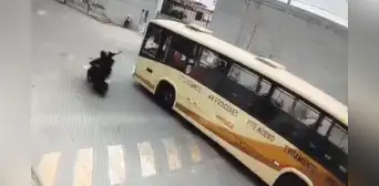Atacan a balazos bus de la empresa Huáscar en Lurín en plena ruta: chofer resultó herido Atacan a balazos bus de la empresa Huáscar en Lurín en plena ruta: chofer resultó herido
