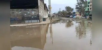 Calles de Trujillo amanecieron inundadas tras lluvias advertidas por Senamhi: vecinos exigen intervención de las autoridades