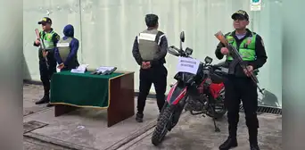 Detienen a dos jóvenes que transportaban droga dentro de una mochila en Puno Detienen a dos jóvenes que transportaban droga dentro de una mochila en Puno