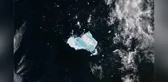Adiós a un gigante de la Antártida: el iceberg A23a brilló de azul antes de desintegrarse en el océano Adiós a un gigante de la Antártida: el iceberg A23a brilló de azul antes de desintegrarse en el océano