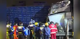 Choque múltiple entre cinco vehículos deja dos fallecidos y 8 heridos en la Panamericana Sur Choque múltiple entre cinco vehículos deja dos fallecidos y 8 heridos en la Panamericana Sur