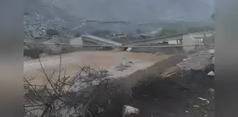 Colapsa puente en construcción en Ayacucho por intensas lluvias: obra estaba próxima a ser inaugurada