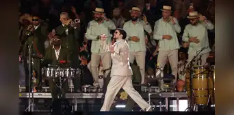 Bad Bunny muestra un adelanto de su presentación en el show de medio tiempo del Super Bowl Bad Bunny muestra un adelanto de su presentación en el show de medio tiempo del Super Bowl