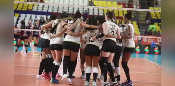 Universitario venció a Olva Latino en un partidazo: 'cremas' ganaron 3-2 por la segunda fase de la Liga Peruana de Vóley Universitario venció a Olva Latino en un partidazo: 'cremas' ganaron 3-2 por la segunda fase de la Liga Peruana de Vóley