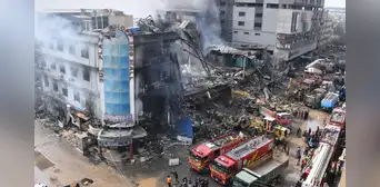 Tragedia en Pakistán: al menos 21 muertos y 60 desaparecidos deja incendio en centro comercial Tragedia en Pakistán: al menos 21 muertos y 60 desaparecidos deja incendio en centro comercial