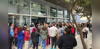 Reniec se excusa en el año electoral por largas colas: el problema para sacar el DNI que se arrastra desde hace años Reniec se excusa en el año electoral por largas colas: el problema para sacar el DNI que se arrastra desde hace años