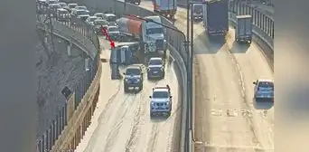 Cierran acceso a la Vía Expresa Línea Amarilla hacia el Callao por volcadura de camión