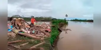 Crecida del río Ucayali arrasa con 65 viviendas y deja más de 100 damnificados en Loreto Crecida del río Ucayali arrasa con 65 viviendas y deja más de 100 damnificados en Loreto