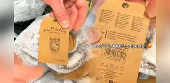 Hombre encuentra pantuflas "de alpaca" en supermercado de Finlandia y se sorprende al leer la etiqueta: “100% poliéster” Hombre encuentra pantuflas "de alpaca" en supermercado de Finlandia y se sorprende al leer la etiqueta: “100% poliéster”