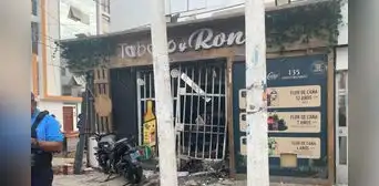 Atentan con explosivos a dos sedes de licorería Tabaco y Ron en Trujillo Atentan con explosivos a dos sedes de licorería Tabaco y Ron en Trujillo