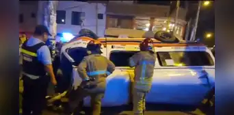 Un muerto y seis heridos deja aparatosa volcadura de combi con pasajeros en Santa Anita
