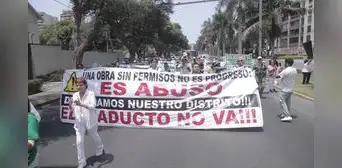 Colectivos de Lima y Callao realizan plantón en la av. Javier Prado contra viaductos y exigen transporte público sostenible Colectivos de Lima y Callao realizan plantón en la av. Javier Prado contra viaductos y exigen transporte público sostenible