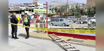 Dos menores caen desde el tercer nivel de la Plaza Cívica de Mi Perú y quedan gravemente heridos