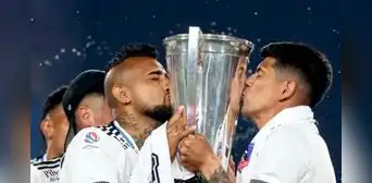 Arturo Vidal dedica emotiva despedida a Esteban Pavez ante su inminente fichaje por Alianza Lima: "Me duele escribir esto" Arturo Vidal dedica emotiva despedida a Esteban Pavez ante su inminente fichaje por Alianza Lima: "Me duele escribir esto"