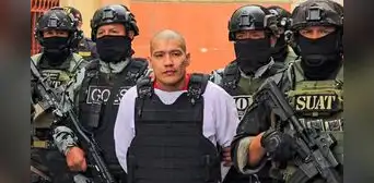 Rapan a Erick Moreno, alias el 'Monstruo', previo a su traslado a la Base Naval del Callao Rapan a Erick Moreno, alias el 'Monstruo', previo a su traslado a la Base Naval del Callao