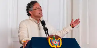 Gustavo Petro desata polémica tras asegurar que los jóvenes que roban celulares en Colombia lo hacen por “amor”