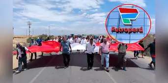Población bloquea accesos a Talara en protesta contra privatización de Petroperú Población bloquea accesos a Talara en protesta contra privatización de Petroperú