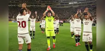 Universitario recibe a ADT en un estadio Monumental abarrotado y que meterá más de 55.000 espectadores Universitario recibe a ADT en un estadio Monumental abarrotado y que meterá más de 55.000 espectadores