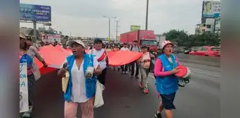 Vecinos de Lima Sur realizan marcha de sacrificio por falta de agua y piden continuar obra potable Nueva Rinconada: "Los silos están colapsando" Vecinos de Lima Sur realizan marcha de sacrificio por falta de agua y piden continuar obra potable Nueva Rinconada: "Los silos están colapsando"