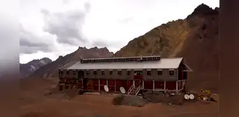 El abandonado hotel en la Cordillera de los Andes que obtuvo el récord por ser el más alto del mundo: 4.300 m.sn.m El abandonado hotel en la Cordillera de los Andes que obtuvo el récord por ser el más alto del mundo: 4.300 m.sn.m