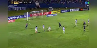 Lo salvó el offside: Gaspar Gentile y el inexplicable error solo frente al arco en el Alianza Lima vs 2 de Mayo Lo salvó el offside: Gaspar Gentile y el inexplicable error solo frente al arco en el Alianza Lima vs 2 de Mayo