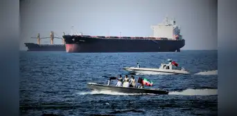 Irán confirma la intercepción de 2 barcos petroleros con tripulaciones extranjeras que transportaban combustible de contrabando en el Golfo Irán confirma la intercepción de 2 barcos petroleros con tripulaciones extranjeras que transportaban combustible de contrabando en el Golfo