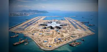 China desafía a la naturaleza y construye un megaaeropuerto de US$4.300 millones sobre el mar: el más grande del mundo en un terreno artificial