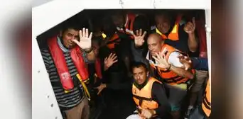 Así fue el rescate de 27 tripulantes de barco atunero que se incendió en altamar