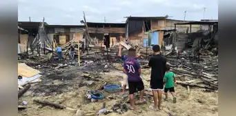 Trece viviendas terminan afectadas tras incendio de grandes proporciones en Piura Trece viviendas terminan afectadas tras incendio de grandes proporciones en Piura