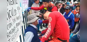 Arequipa: docente invidente es trasladado de emergencias tras seis días en huelga de hambre Arequipa: docente invidente es trasladado de emergencias tras seis días en huelga de hambre