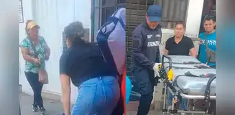Menor de 5 años cae desde el tercer piso de su vivienda en San Juan de Lurigancho: paramédicos atienden la emergencia Menor de 5 años cae desde el tercer piso de su vivienda en San Juan de Lurigancho: paramédicos atienden la emergencia