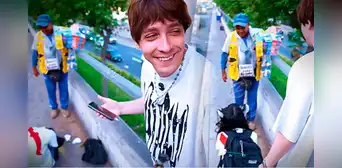 Turista japonesa confundió a un ambulante con alguien peligroso y luego lo buscó para pedirle perdón: "No fue mi intención" Turista japonesa confundió a un ambulante con alguien peligroso y luego lo buscó para pedirle perdón: "No fue mi intención"