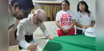 Alfonso López Chau firma demanda ante el TC para derogar el decreto que privatiza Petroperú