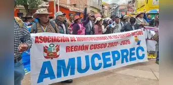 180 alcaldes de centros poblados protestan en Cusco: exigen al GORE la entrega de presupuesto fijado por ley 180 alcaldes de centros poblados protestan en Cusco: exigen al GORE la entrega de presupuesto fijado por ley