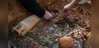 Los arqueólogos quedaron sorprendidos cuando abrieron la tapa de un sarcófago romano sellado de 1.700 años de antiguedad Los arqueólogos quedaron sorprendidos cuando abrieron la tapa de un sarcófago romano sellado de 1.700 años de antiguedad