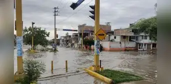 Piura colapsa tras apagón de más de 36 horas: sin agua, con golpes de calor e inundaciones por lluvias Piura colapsa tras apagón de más de 36 horas: sin agua, con golpes de calor e inundaciones por lluvias