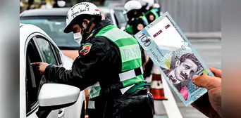 Policía admitió que cobró S/100 de coima a chofer y será expulsado de la PNP Policía admitió que cobró S/100 de coima a chofer y será expulsado de la PNP