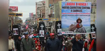 Paro HOY en la Carretera Central EN VIVO: gremios exigen inicio inmediato de megaobra al nuevo presidente José Balcázar Paro HOY en la Carretera Central EN VIVO: gremios exigen inicio inmediato de megaobra al nuevo presidente José Balcázar