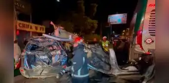 Tráiler ocasiona quíntuple choque en la Carretera Central: hombre quedó atrapado entre fierros de su auto Tráiler ocasiona quíntuple choque en la Carretera Central: hombre quedó atrapado entre fierros de su auto