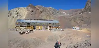 El abandonado hotel en la Cordillera de los Andes que obtuvo el récord por ser el más alto del mundo: 4.300 m.sn.m El abandonado hotel en la Cordillera de los Andes que obtuvo el récord por ser el más alto del mundo: 4.300 m.sn.m