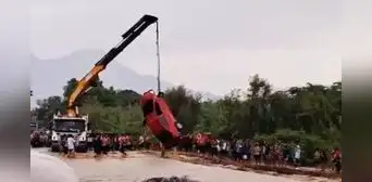 Tragedia en Lambayeque: adulto mayor muere a bordo de su auto al intentar cruzar badén inundado Tragedia en Lambayeque: adulto mayor muere a bordo de su auto al intentar cruzar badén inundado