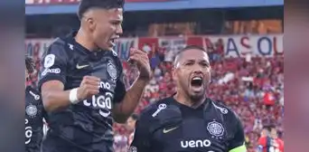 Olimpia venció de visita a Cerro Porteño en el superclásico paraguayo y es líder de la tabla