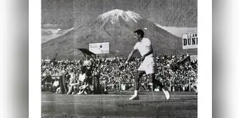 "La vida de Alejandro Olmedo es una historia de superación; era un muchachito que recogía pelotas y llegó a ser número uno del mundo" "La vida de Alejandro Olmedo es una historia de superación; era un muchachito que recogía pelotas y llegó a ser número uno del mundo"