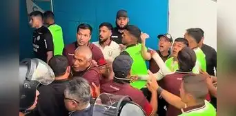 Javier Rabanal, Jairo Concha y Caín Fara protagonizan fuerte intercambio de palabras con hinchas de Sporting Cristal
