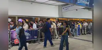 Demoras en el Metropolitano: congestión en Plaza Ramón Castilla retrasa hasta 12 minutos las rutas A y C en ambos sentidos Demoras en el Metropolitano: congestión en Plaza Ramón Castilla retrasa hasta 12 minutos las rutas A y C en ambos sentidos