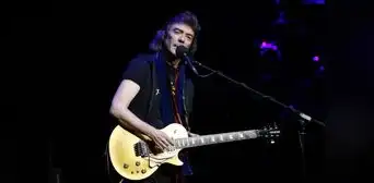 Steve Hackett: “En los últimos tiempos la música se ha vuelto mucho más superficial” Steve Hackett: “En los últimos tiempos la música se ha vuelto mucho más superficial”