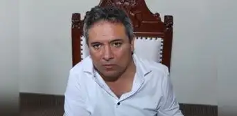 Arturo Fernández renuncia a su propia campaña electoral como vicepresidente Arturo Fernández renuncia a su propia campaña electoral como vicepresidente